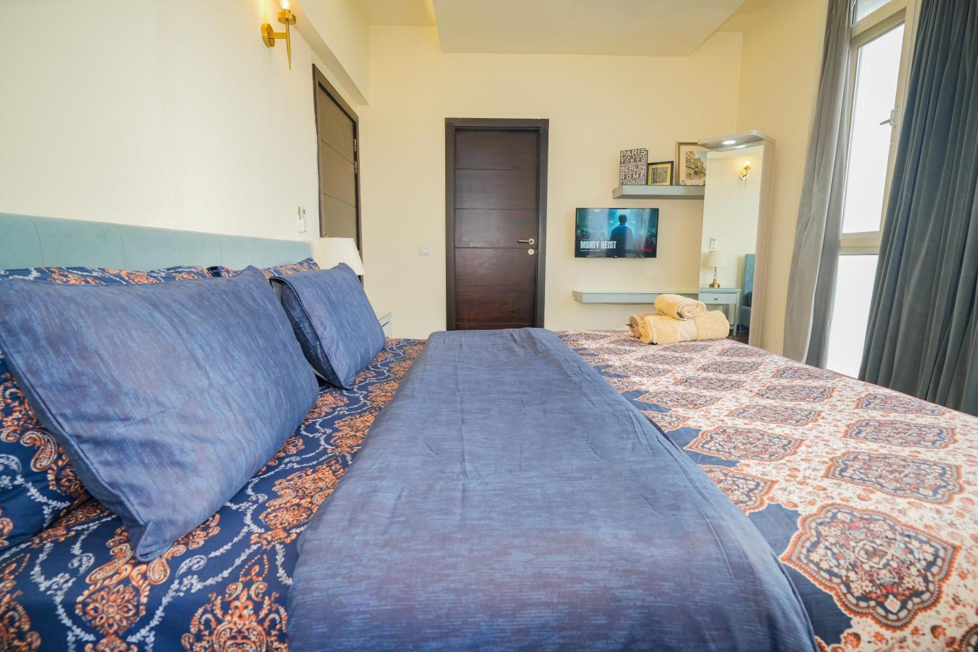 Cozy 2-Bedroom Apartment With King Beds, Balcony & Stunning Views At Elysium İslamabad Dış mekan fotoğraf